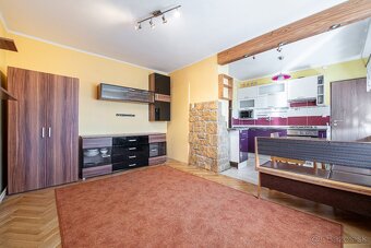 Unikátny 3-izbový byt so záhradou, bazénom, garážou a parkov - 12