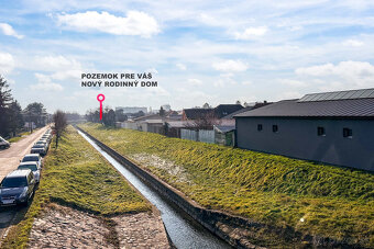 Na PREDAJ Slnečný, stavebný pozemok ,oplotený v obľúbene - 12