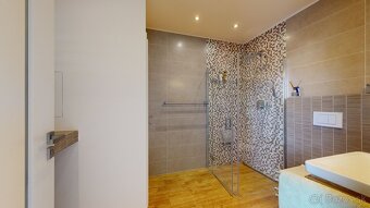 ŠTÝLOVÝ 5-IZBOVÝ RODINNÝ DOM S DVOJGARÁŽOU A BAZÉNOM - 12