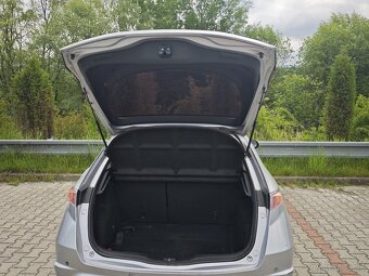Predám Honda Civic 1.6i 5dverová s automatickou prevodovkou - 12