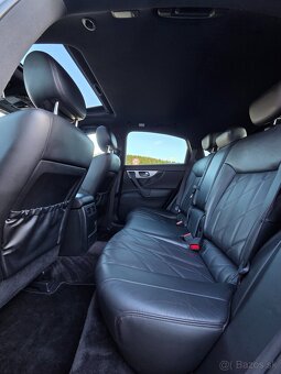 Infiniti QX70 S - 12