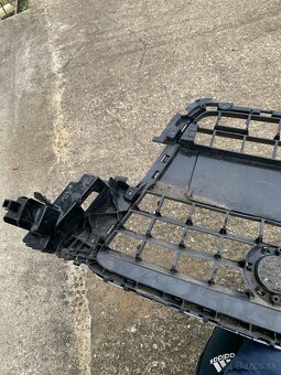 Maska 5 07-11 8T0 mrizka do nárazníku znak - 12