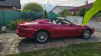 Jaguar XK8  V8 Convertible - 12