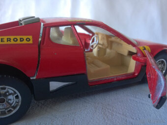staré plechové auto, a model ferrari- retro hračky - 12