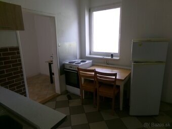 RODINNÝ DOM V PERFEKTNEJ LOKALITE ZLATE MORAVCE - 12