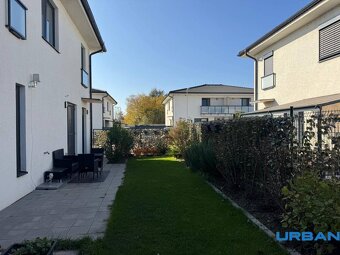 Na predaj 3i byt v RD, záhrada, vírivka, 2x parking v Šamorí - 12