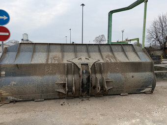 Kol. Nakladač VOLVO L180H (2016) - 12