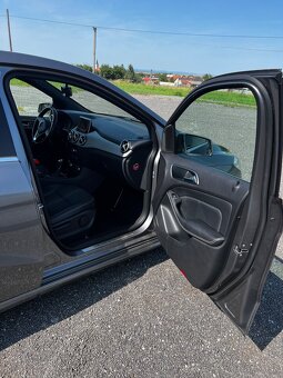 Mercedes Benz B200 - 12
