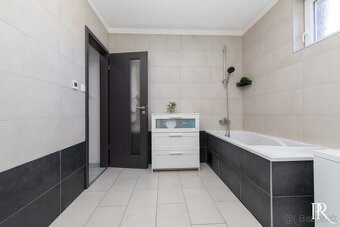 Útulný 3-izb. rodinný dom so samostatnou garážou - 12