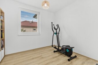 PREDAJ-Moderný 4-izbový bungalov s bazénom - RAJKA - 12