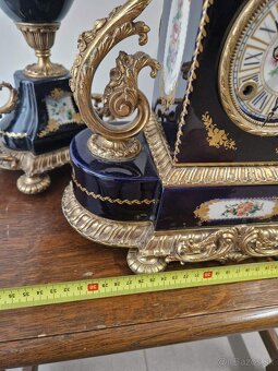 Porcelánové hodiny a vázy - 12