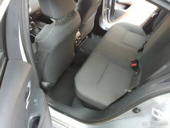 Toyota Corolla sedan, 1,8 hybrid, 09/2022, 46 000 km - 12