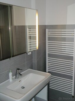PONÚKAME NA DLHODOBÝ  PRENÁJOM 3-izbový byt s 80 m2 terasou - 12