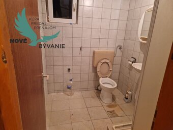 Na predaj dom vhodný ako investícia len 180m od mora v Chorv - 12