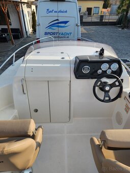 Quicksilver 455 Cabin - 12
