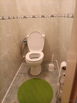 Predáme 4 izbový dom s kuchyňou, kúpeľnou a WC - 12