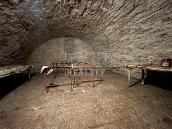 Na predaj viacgeneračný rodinný dom v Sľažanoch so 14... - 12