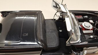 1:18 FORD THUNDERBIRD - 12