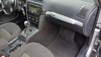Škoda octavia Scout 2.0 FSI4x4.combi model 2009 dobrom stave - 12