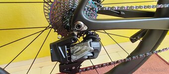Kompletný karbónový cestný bicykel s elektronickou prehadzov - 12