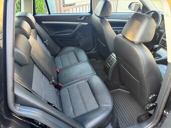 Škoda Octavia Combi 2.0 TDI CR Elegance - 12