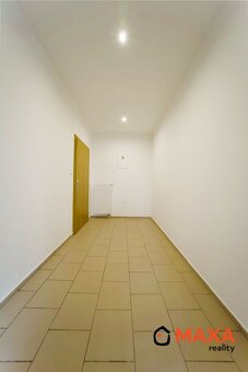 PREDANÉ Trojizbový veľkometrážny byt s terasou, v meste Prie - 12