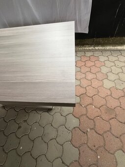 Kuchynský stôl so stoličkami. - 12