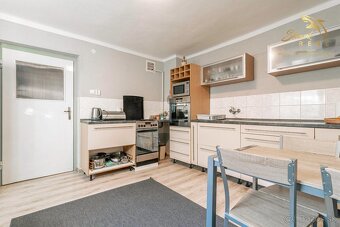REZERVOVANÉ - Na predaj pekný dom so záhradou - 12