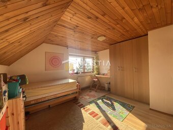 ZNÍŽENÁ CENA RODINNÁ USADLOSŤ v úžasnej lokalite, pozemok - 12