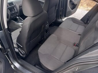 VW Jetta 1.6 TDI DSG - 12