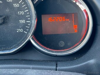 Dacia Duster 1.5 dCi 80 kW - 12