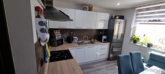 SIMI real - zrekonštruovaný a zaradený 3 izbák s balkónom - 12