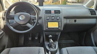 Volkswagen Touran - 12