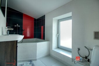 Na predaj 4-izbový rodinný dom, komplet zariadený, 8 ár poze - 12
