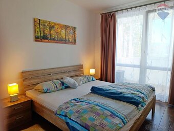 Prerobený 3-izbový byt v pokojnej zelenej časti Podbrezín - 12