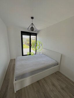 KRÁSNY 3 izb.rodinný dom v slepej ulici s veľkým záhradným d - 12