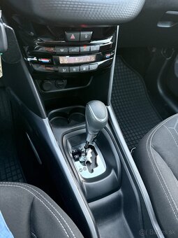 Peugeot 2008 1.2 PureTech Allure A/T - 12