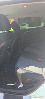 Hyundai Tucson 1.6i - 12