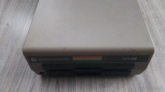 Prodám disketovou mechaniku pro počítač Commodore C64 Floppy - 12
