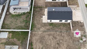 Krásny 4 izbový RD bungalov 92,26 m2 na pozemku 495 m2, Sene - 12