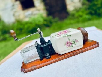 Starožitný porcelánový mlynček na kávu RZ - 12