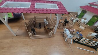 Stajňa Schleich - 12