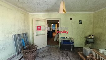 Starý dom na pozemku 2034m2, Sasinkovo, Hlohovec - 12