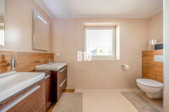 NA PREDAJ - Krásny 5 izbový rodinný dom s svojgarážou v Bern - 12