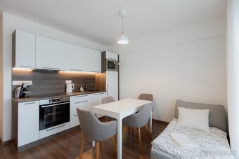 Slnečný investičný apartmán s terasou v projekte Bešeň - 12