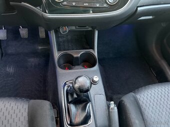 Mitsubishi Outlander - 12
