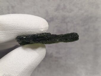 Krásný velký Vltavin z Chlumu, 14,36 gramu, ve stojánku - 12