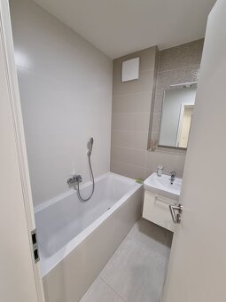 Krásny 2 izbový byt rezidencia Pri Radnici, centrum - 12