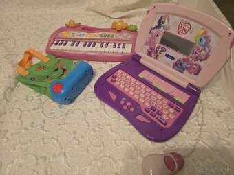 Baldachýn, vankúšiky, hračky - 12