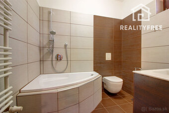 Vidiecka romantická vila na 840 m², 25 min. od Petržalky - 12